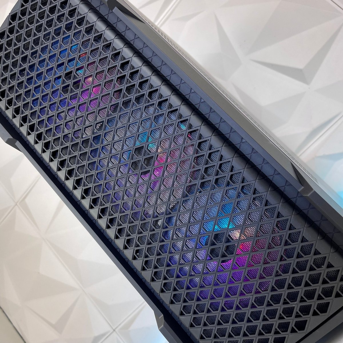 Ryvenit RTX 4070S gaming PC cooling system and airflow design for VR ready performance