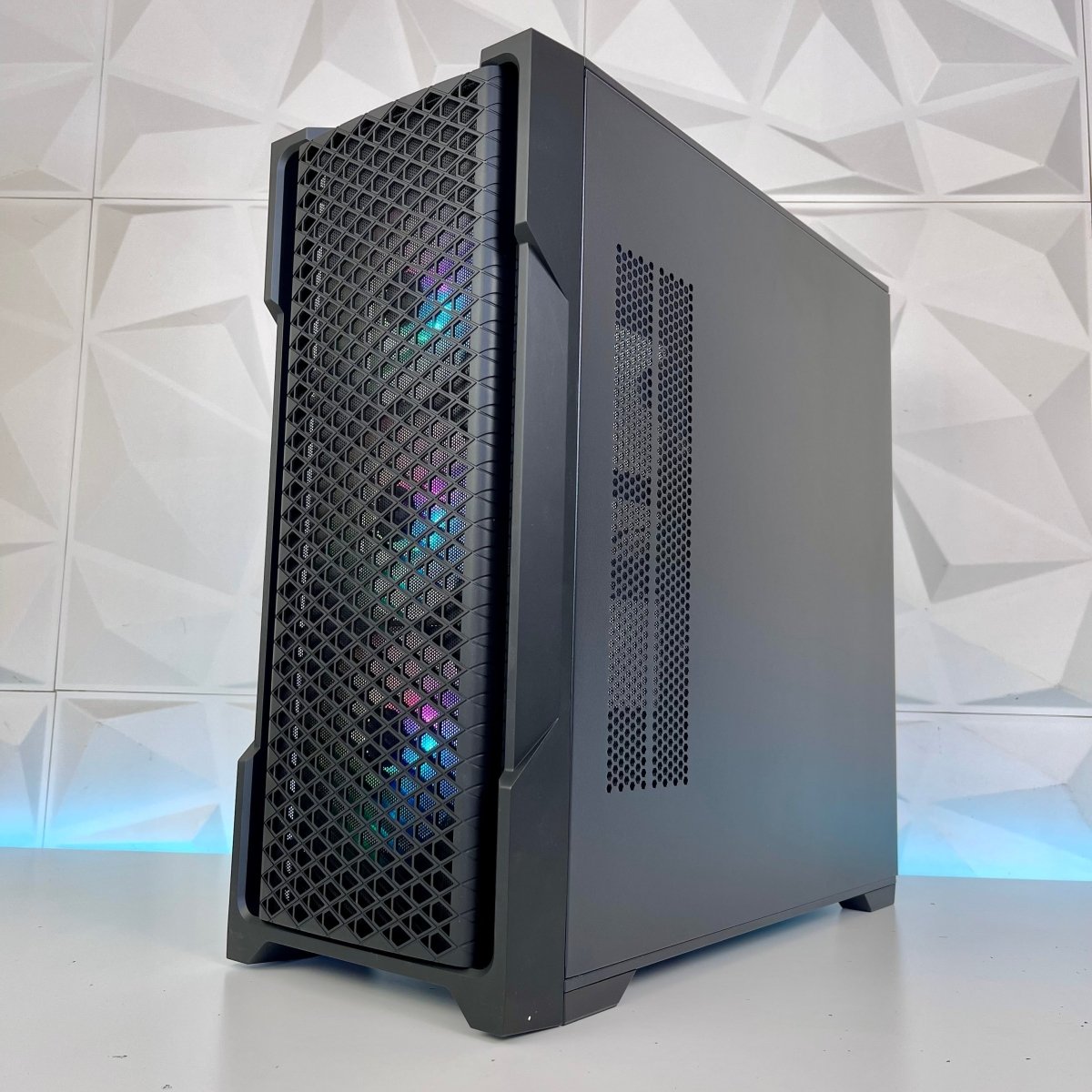 Ryvenit gaming PC internal view highlighting Ryzen 5 7600 CPU and DDR5 memory
