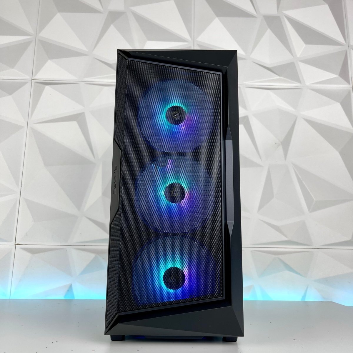 IGaming Ryzen 5 7600 with RTX 4070 Ti Super close-up showing 32GB DDR5 memory