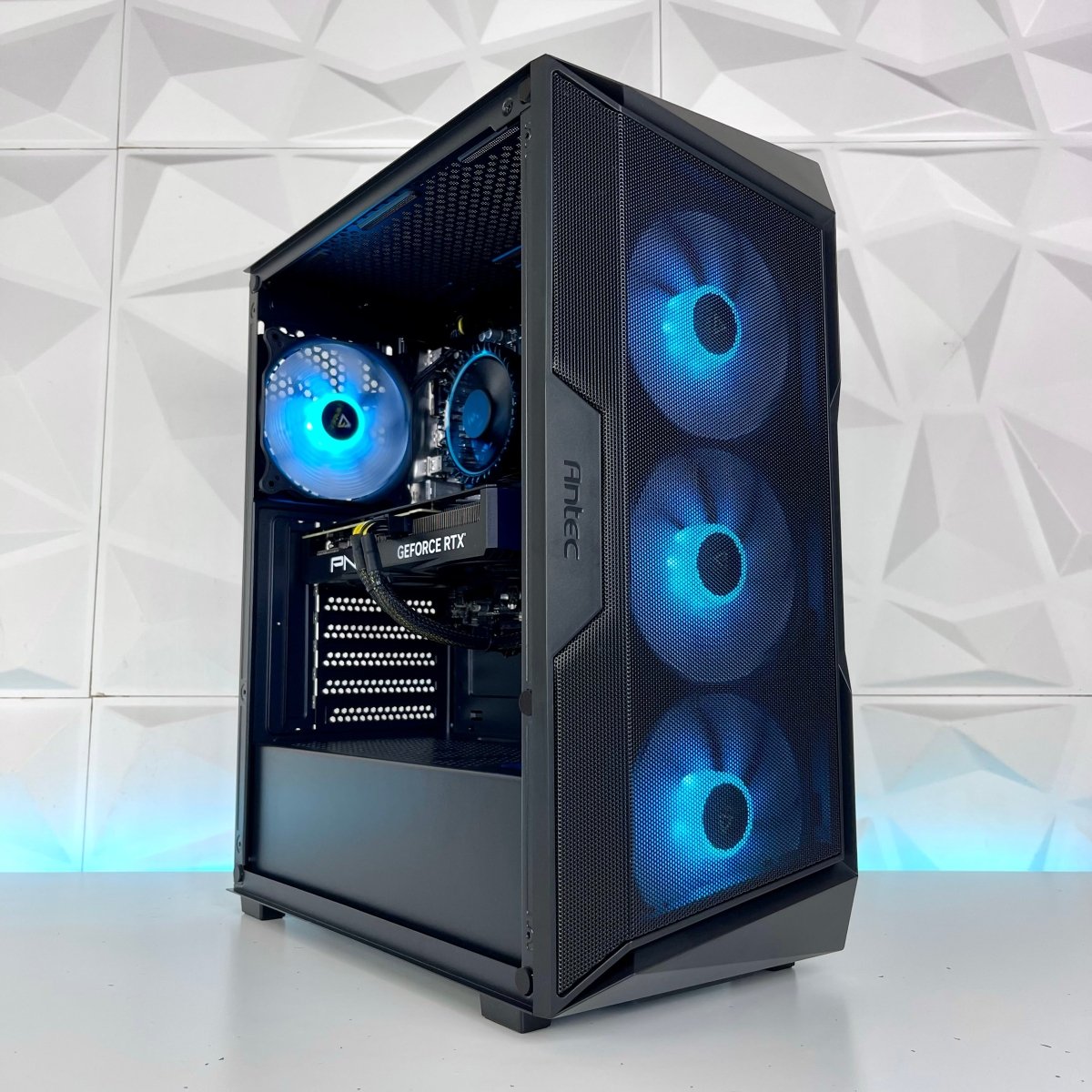 Intel Core i5/i7, RTX 4060 to 4070 Super, 32GB DDR5, AX61 Elite Case
