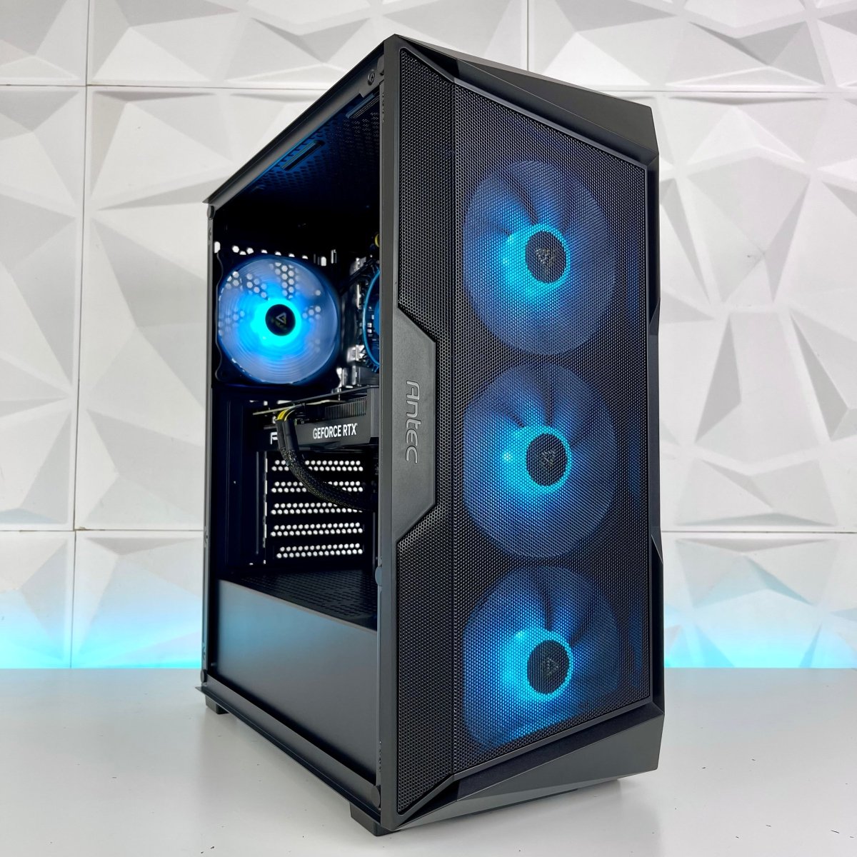 Intel Core i5/i7, RTX 4060 to 4070 Super, 32GB DDR5, AX61 Elite Case
